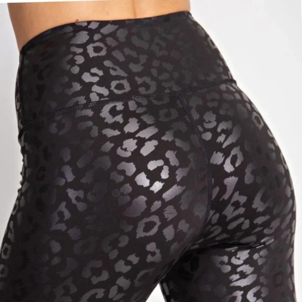 PLUS, SIZED ACTIVE LEOPARD EMBOSSED YOGA ACTIVE LEGGING BLACK PANTS - Picture 5 of 6